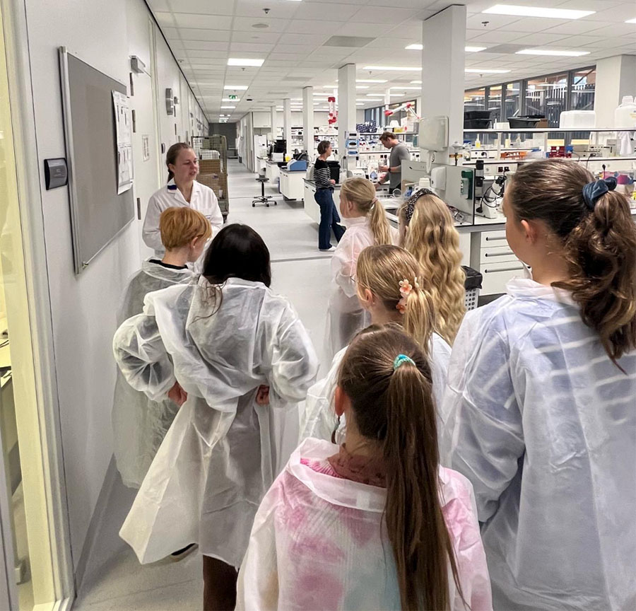 School children in ERIBA labs
